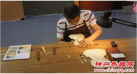 制琴狂人吴祖亮受聘非遗传承使命 - 神州乐器网新闻